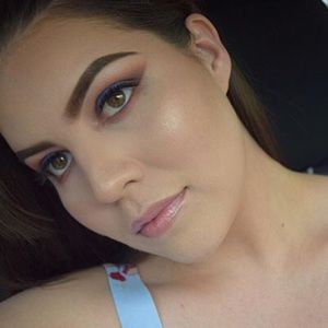 Meet your Posher, Ana